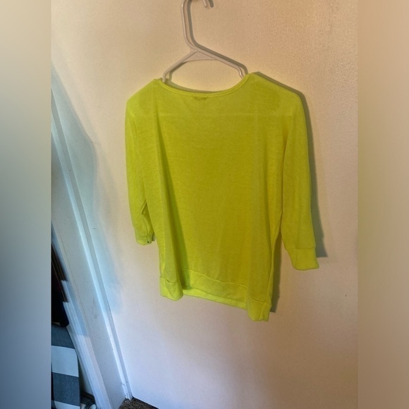 4/$25 Bongo 3/4 sleeve top in neon green in size Large . Excellent condition - Picture 2 of 3